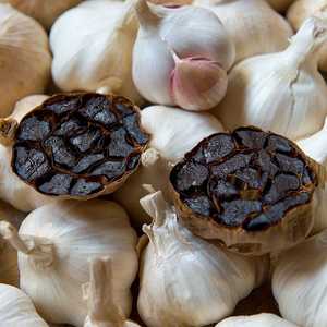 يحتاج الثوم لعملية طويلة للتحول إلى ثوم أسود