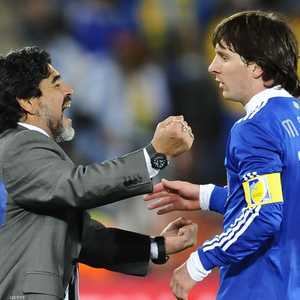 ميسي ومارادونا.. أرشيفية