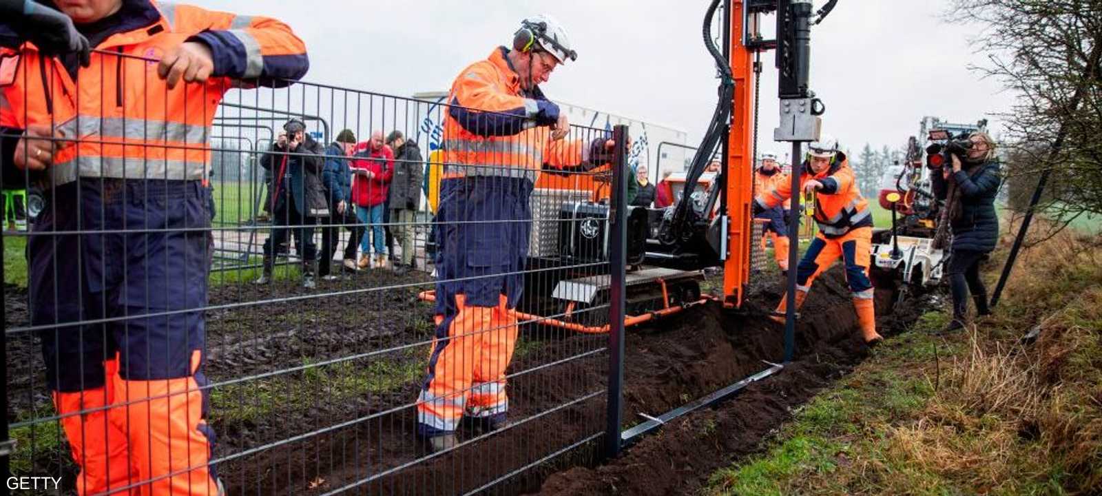 يبلغ طول السياج 70 كليومترا