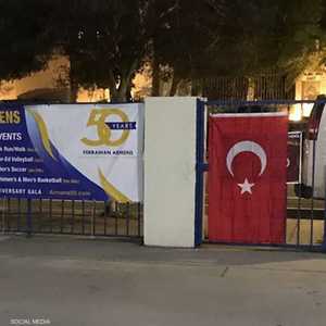 الأعلام دفعت الشرطة للتحقيق - صورة من مدرسة مارتيرز فيرايان