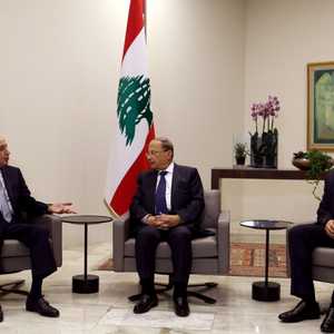 الرئيس اللبناني ميشال عون مستقبلا الحريري وبري