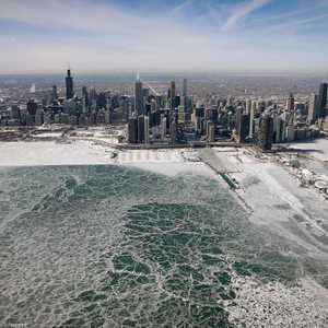 شيكاغو تحت رحمة الثلوج