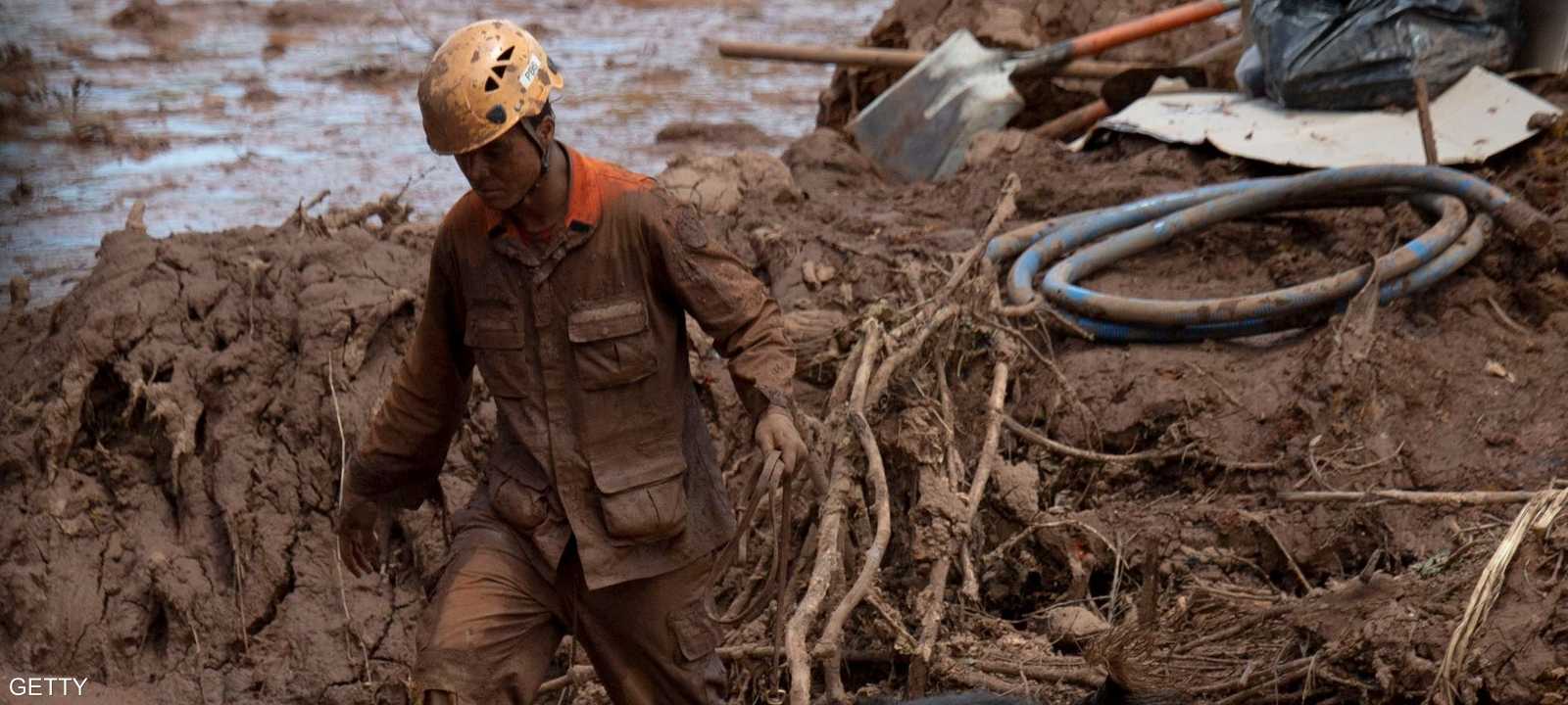 محاولات يائسة للعثور على ناجين جراء انهيار السد