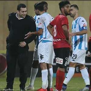 ضابط في ملعب مباراة بيراميدز والداخلية