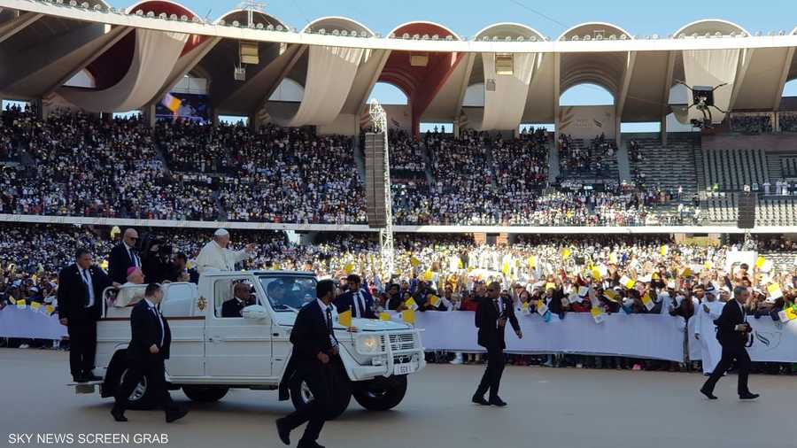 احتضنت المنصات الرئيسية لمدينة زايد الرياضية أكثر من 60 ألف شخص، والمناطق المجاورة أكثر من 75 ألف شخص.