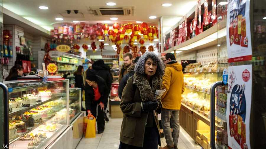 واستغل المغتربون الصينيون في بريطانيا العيد مناسبة لشراء أشياء تذكرهم بوطنهم.
