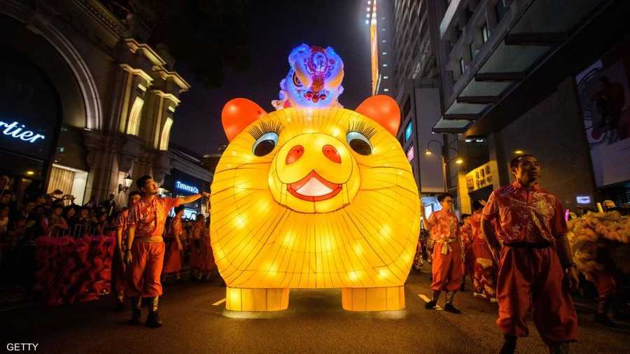 ويشهد موسم مهرجان الربيع الممتدّ على أربعين يوما والذي يشمل عيد رأس السنة المعروف محليا بـ"شونيون" حركة تنقّل هائلة للصينيين.