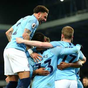 انتزع مانشستر سيتي حامل اللقب الصدارة من ليفربول