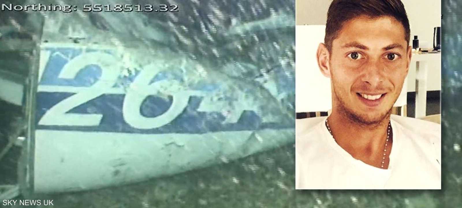 جانب من حطام الطائرة التي كانت تقل سالا.