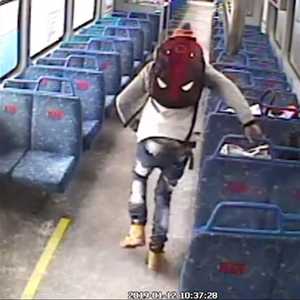 تركه والده في القطار من أجل سيجارة