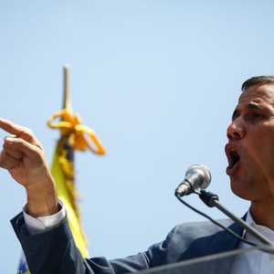 رئيس المعارضة الفنزويلية خوان غوايدو الذي أعلن نفسه رئيسا