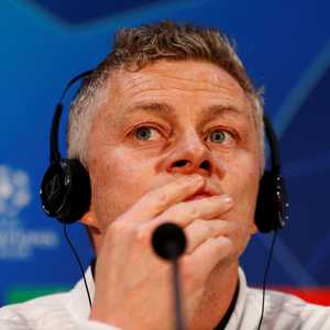 مدرب مانشستر يونايتد يتحدث خلال مؤتمر صحفي في مانشستر