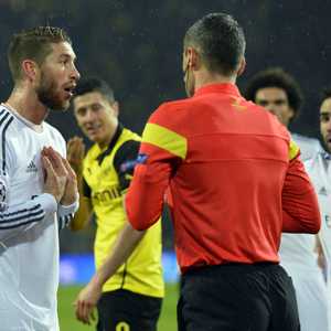 سكومينا مع سيرجيو راموس في إحدى ليالي الأبطال