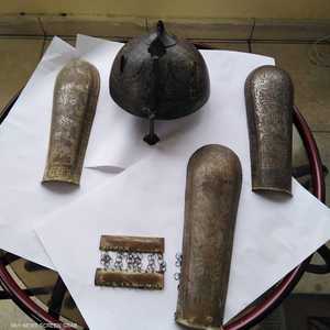 القطع المصادرة مزينة بزخارف نباتية وهندسية وحيوانية