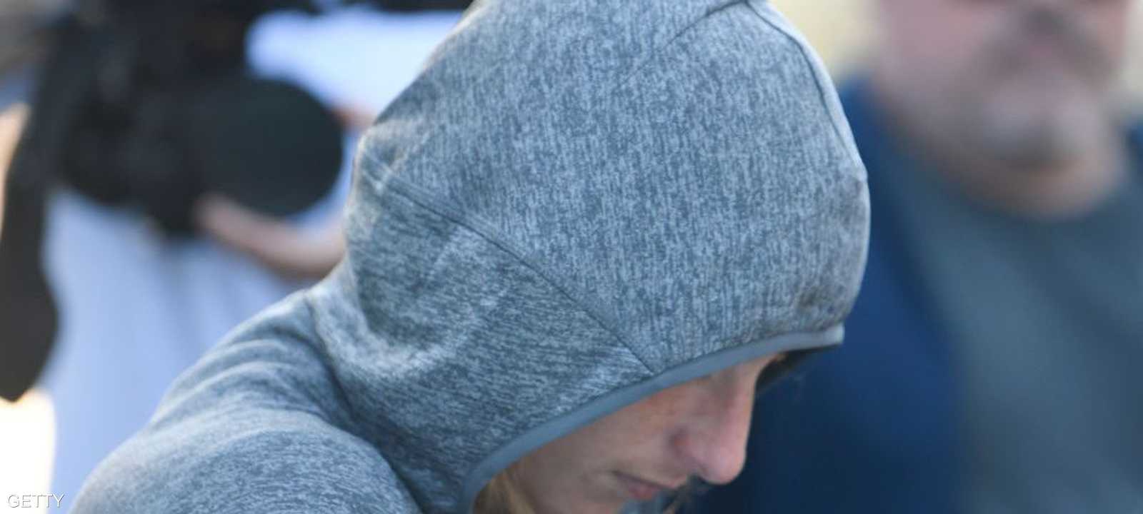 شقيقة سالا قبل بدء مراسم الحنازة