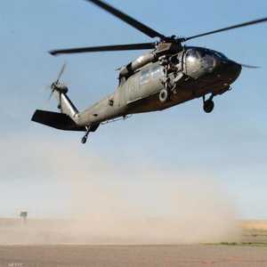 قال المرصد إن التحالف نقل الصناديق عبر مروحيات عسكرية