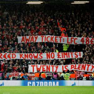 ضمت إحدى اللافتات عبارة "ليس للجشع حدود"