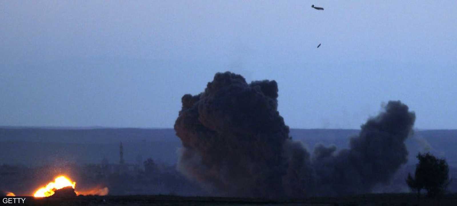 طائرات التحالف قصفت بلدة الباغوز حيث يتحصن مسلحو داعش.