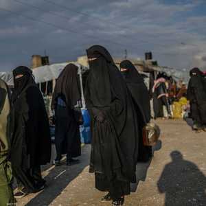 نساء يعتقد بارتباطهن بداعش في معسكر تشرف عليه قوات كردية