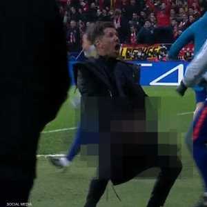 تساءل نشطاء عن سر قيام سيميوني بهذه الحركة