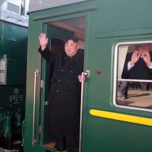 كيم جونغ أون في وداع رسمي من على عربة القطار - أرشيفية