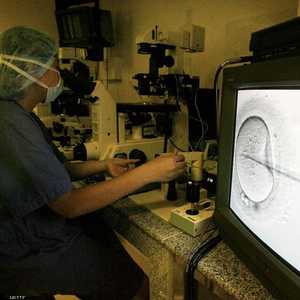 تعد تقنية أطفال الأنابيب حلا أمام كثيرين يعانون العقم