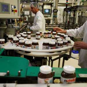 المصنع ينتج 600 ألف مرطبان نوتيلا يوميا