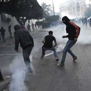 الشرطة استخدمت الغاز المسيل للدموع لتفريق المتظاهرين.