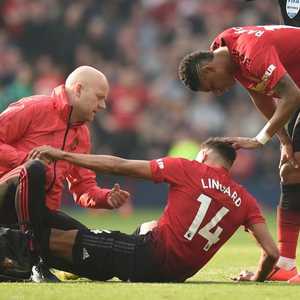 في الدقيقة 43 خرج البديل لينغارد مصابا هو الآخر