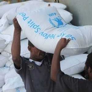 يصادر الحوثيين المساعدات الإنسانية لابتزاز المجتمع الدولي