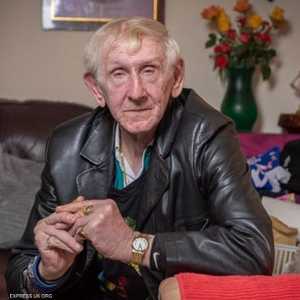 مانسل شفي من السرطان لكن الشعر نبت في لسانه