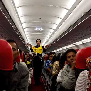 يوصي الخبير بحجز المقاعد الخلفية أو تلك عند المخارج