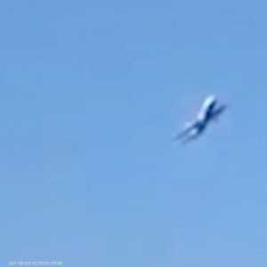 طائرة تنجو من الانقلاب في الجو