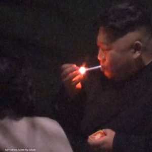 كيم يوقف القطار من أجل سيجارة