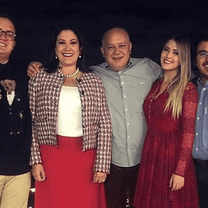 كابيلو أرسل ابنيه إلى الصين مع احتمالات انهيار السلطة