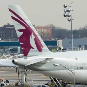 الخطوط الجوية القطرية تدفع ثمن سياسات الدوحة