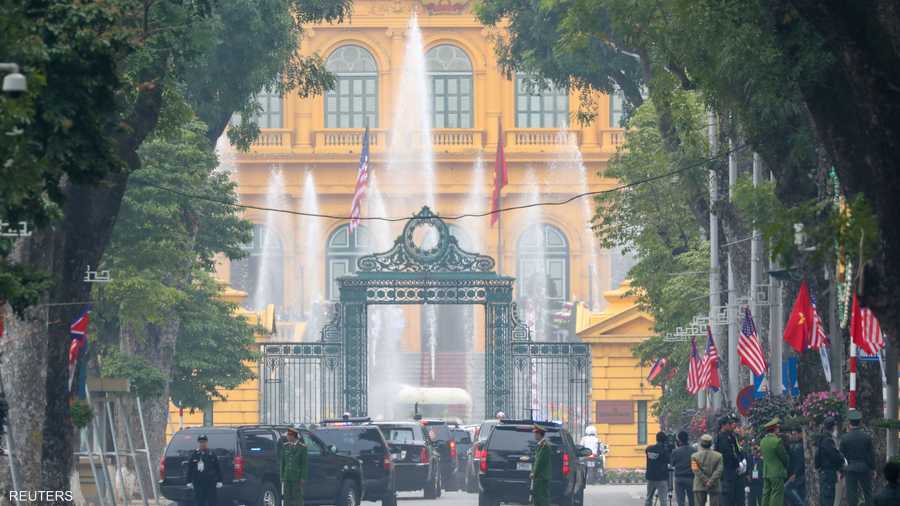 لحظة وصول وفد دونالد ترامب للقصر الرئاسي في هانوي