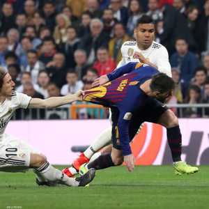 تدخل لوكا مودريتش ضد ميسي