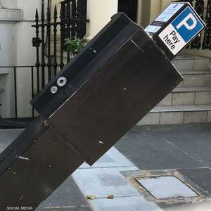 السلطات حثت على تفادي الدفع النقدي