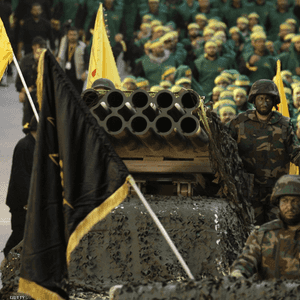 الحكومة البريطانية لا ترى فرقا بين الجناحين السياسي والعسكري