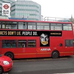 حملة الدفاع عن جاكسون على حافلات لندن