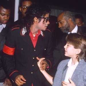 مايكل جاكسون متهم بالاعتداء على أطفال