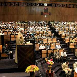 يجب أن تعرض الطوارئ على البرلمان خلال 15 يوما من إعلانها