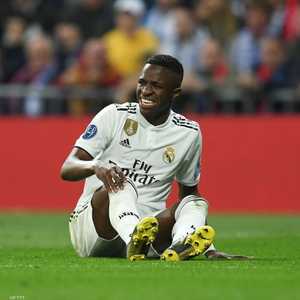 أصيب فينيسيوس خلال مباراة أياكس أمستردام