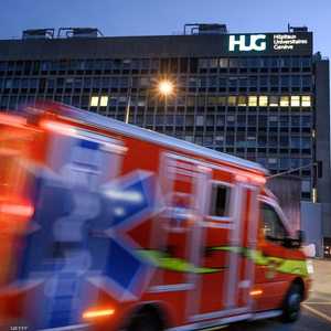 سيارة إسعاف قالت وسائل إعلام إنها حملت بوتفليقة للمستشفى