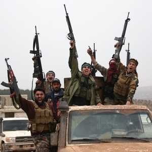 المسلحون في عفرين يعتدون على السكان تحت أنظار تركيا.