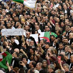 المحامون انضموا إلى التظاهرات الحاشدة يوم الخميس