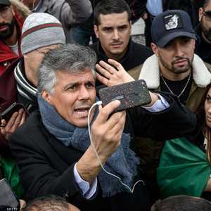 نكاز قدم ترشيحه للانتخابات الرئاسية عبر ابن عمه