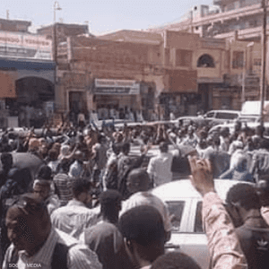 انطلقت تظاهرة الأحد من دار الأمة إلى البرلمان