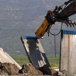 تقول إدارة ترامب إن هدف الجدار منع الهجرة غير الشرعية.